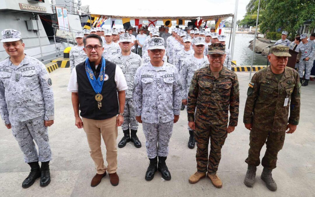 OPAMINE, soldiers’ welcome PH navy vessel in Davao City