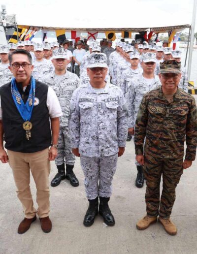OPAMINE, soldiers’ welcome PH navy vessel in Davao City